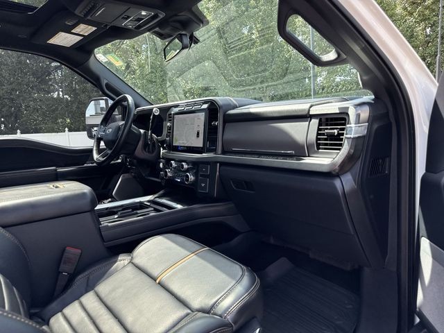 Ford Super Duty F-350 SRW Vehicle Full-screen Gallery Image 34