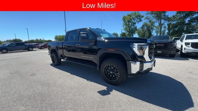 GMC Sierra 2500HD Vehicle Full-screen Gallery Image 02