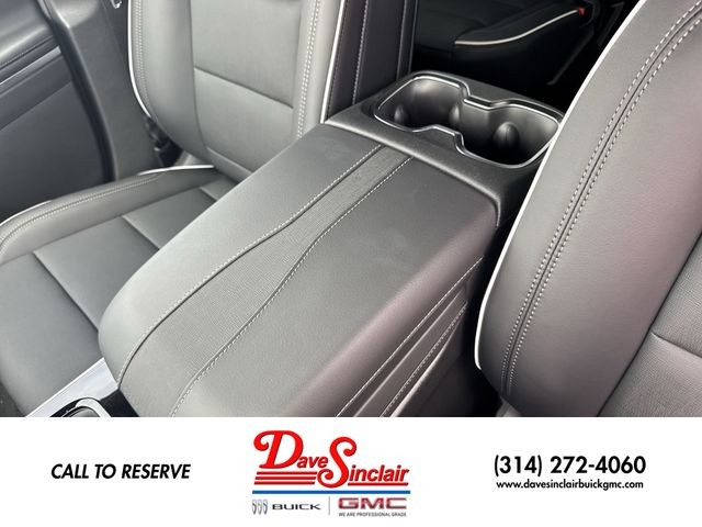 Buick Enclave Vehicle Full-screen Gallery Image 21