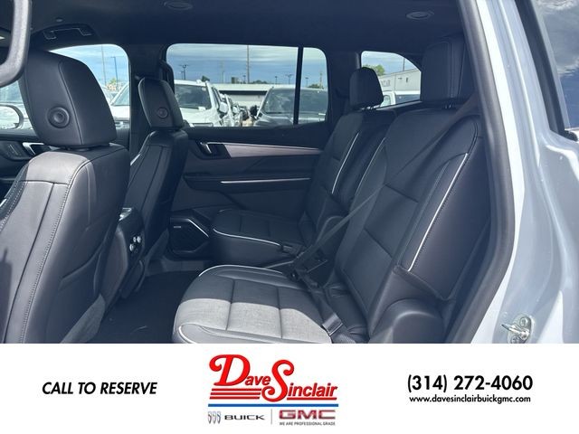 Buick Enclave Vehicle Full-screen Gallery Image 22