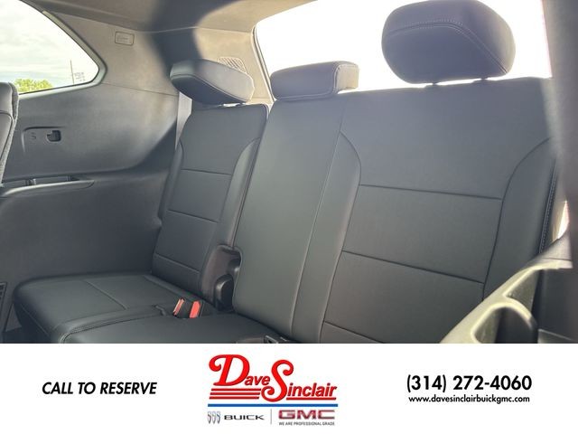 Buick Enclave Vehicle Full-screen Gallery Image 23