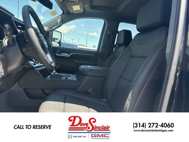 GMC Sierra 3500HD Vehicle Full-screen Gallery Image 11