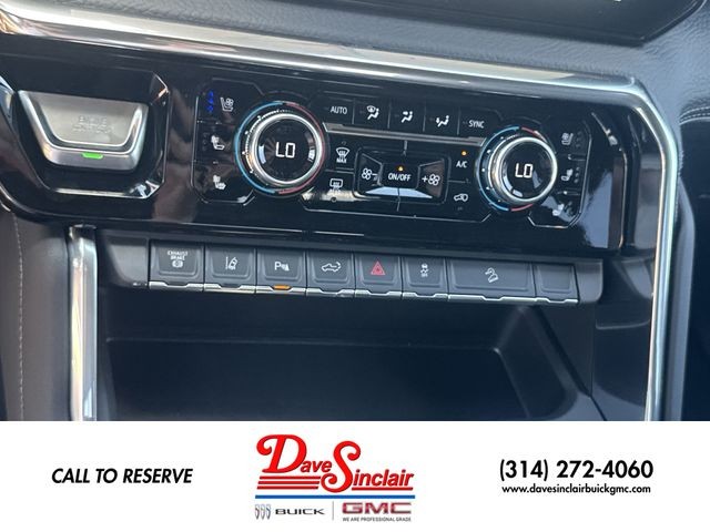 GMC Sierra 3500HD Vehicle Full-screen Gallery Image 19