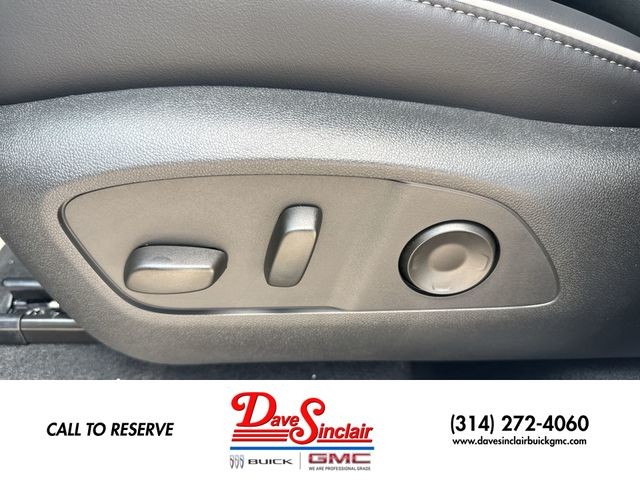 Buick Enclave Vehicle Full-screen Gallery Image 12