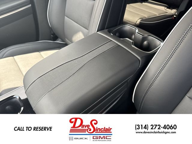 Buick Enclave Vehicle Full-screen Gallery Image 21