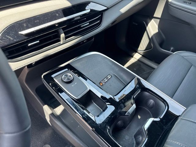 Buick Enclave Vehicle Full-screen Gallery Image 18
