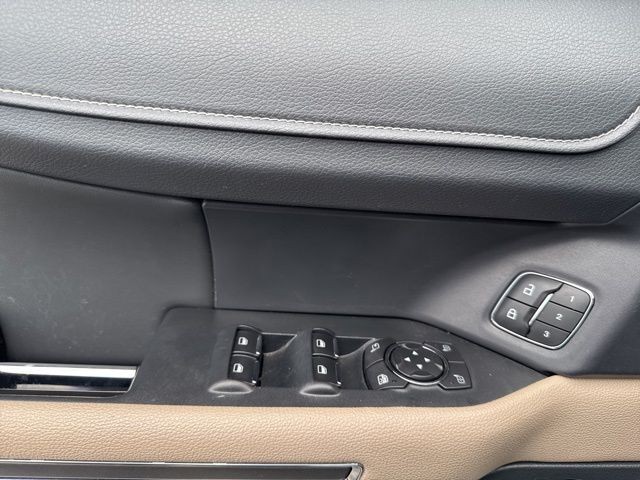 Ford Expedition Vehicle Full-screen Gallery Image 18