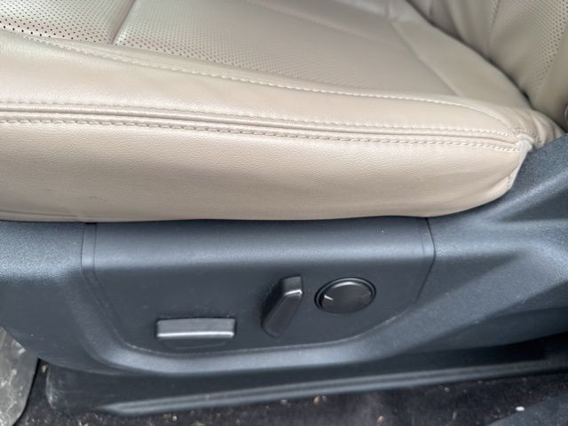 Ford Expedition Vehicle Full-screen Gallery Image 19