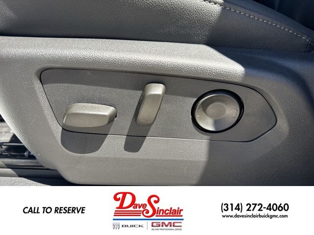 GMC Sierra 1500 Vehicle Full-screen Gallery Image 12