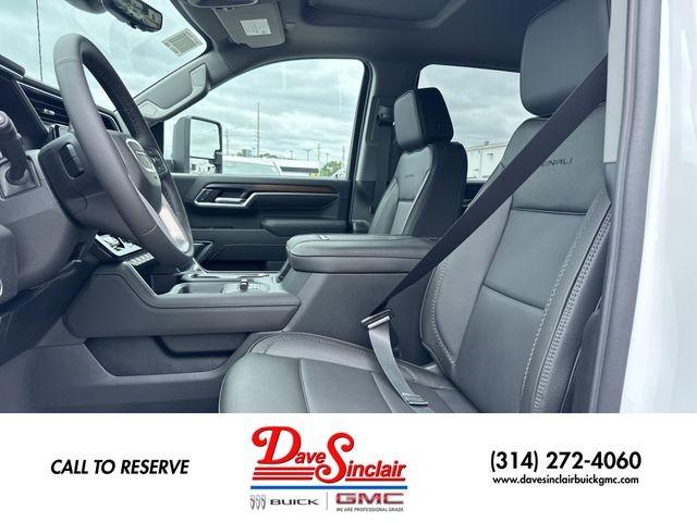 GMC Sierra 2500HD Vehicle Full-screen Gallery Image 11