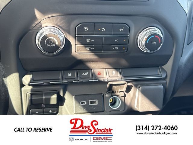 GMC Sierra 3500HD Vehicle Full-screen Gallery Image 18