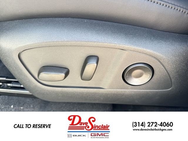 GMC Acadia Vehicle Full-screen Gallery Image 12
