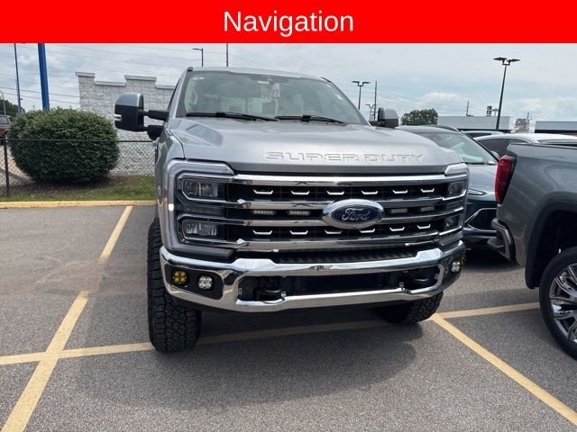 Ford Super Duty F-350 SRW Vehicle Full-screen Gallery Image 03