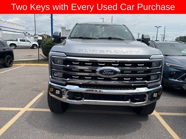 Ford Super Duty F-350 SRW Vehicle Full-screen Gallery Image 05