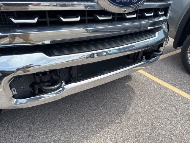 Ford Super Duty F-350 SRW Vehicle Full-screen Gallery Image 06