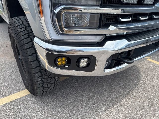 Ford Super Duty F-350 SRW Vehicle Full-screen Gallery Image 07