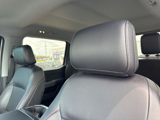 Ford Super Duty F-350 SRW Vehicle Full-screen Gallery Image 19