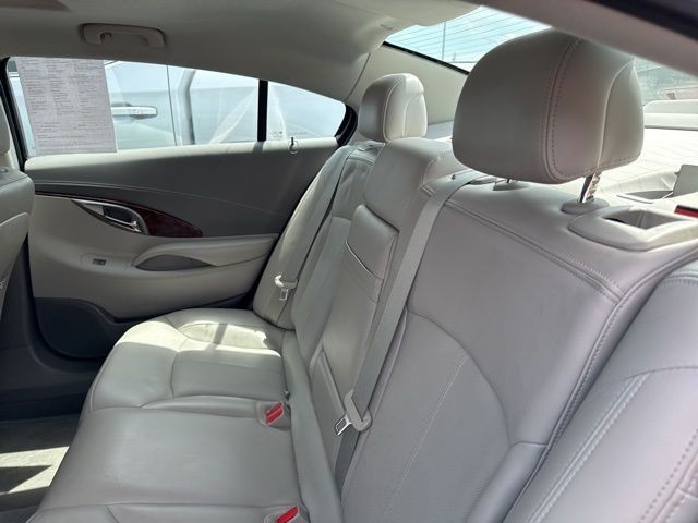 Buick LaCrosse Vehicle Full-screen Gallery Image 10