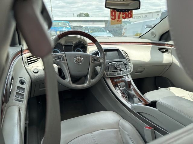 Buick LaCrosse Vehicle Full-screen Gallery Image 11