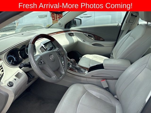 Buick LaCrosse Vehicle Full-screen Gallery Image 12