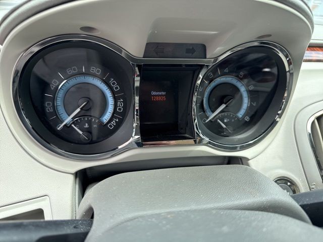 Buick LaCrosse Vehicle Full-screen Gallery Image 15