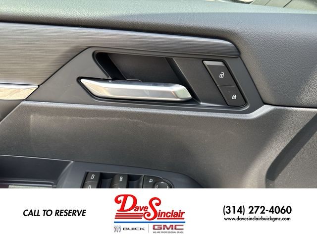 GMC Acadia Vehicle Full-screen Gallery Image 13