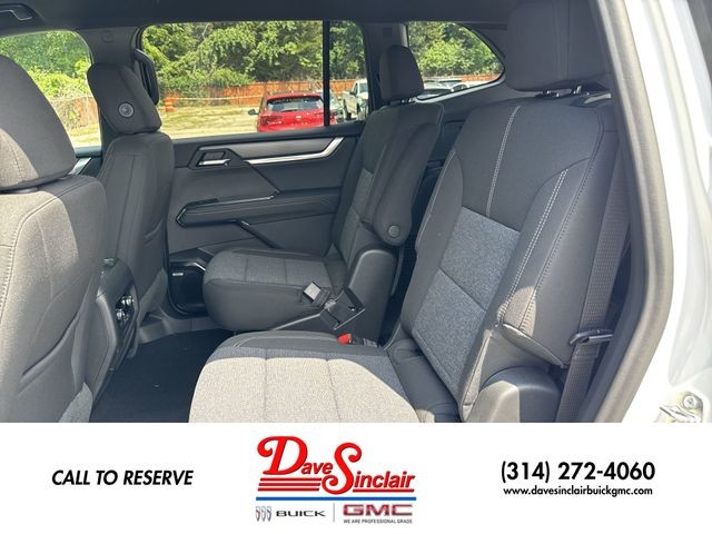 GMC Acadia Vehicle Full-screen Gallery Image 22
