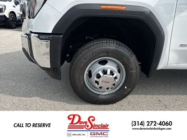 GMC Sierra 3500HD Vehicle Full-screen Gallery Image 10