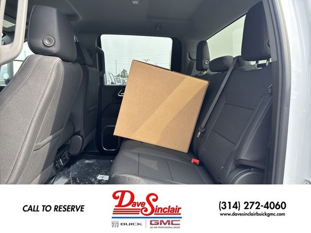 GMC Sierra 3500HD Vehicle Full-screen Gallery Image 22