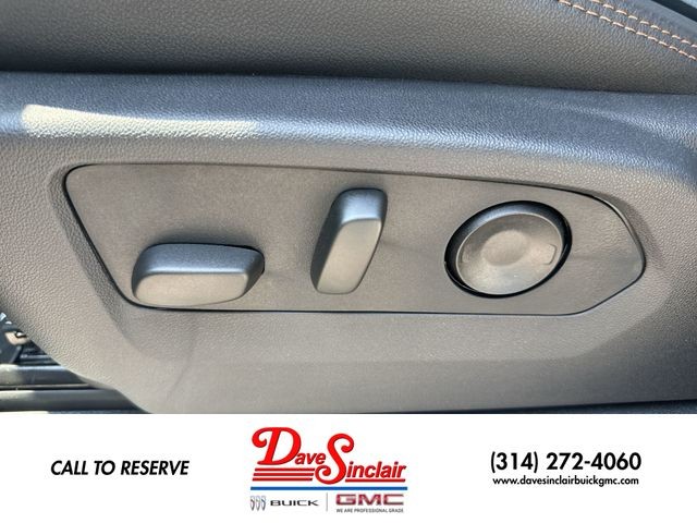 GMC Sierra 2500HD Vehicle Full-screen Gallery Image 12