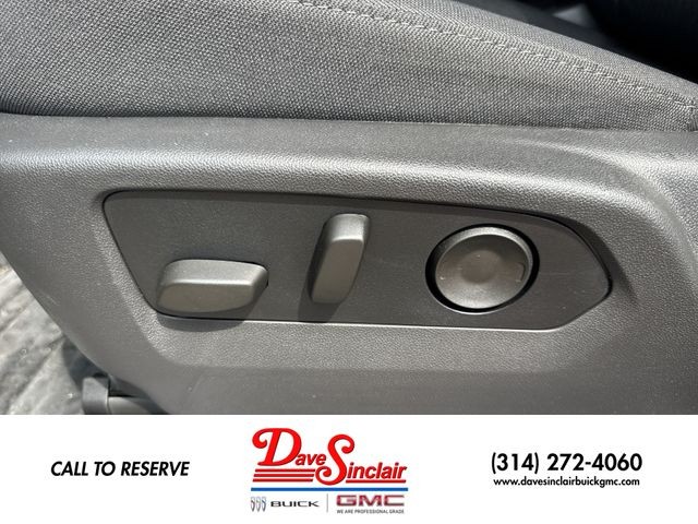 GMC Sierra 3500HD Vehicle Full-screen Gallery Image 12