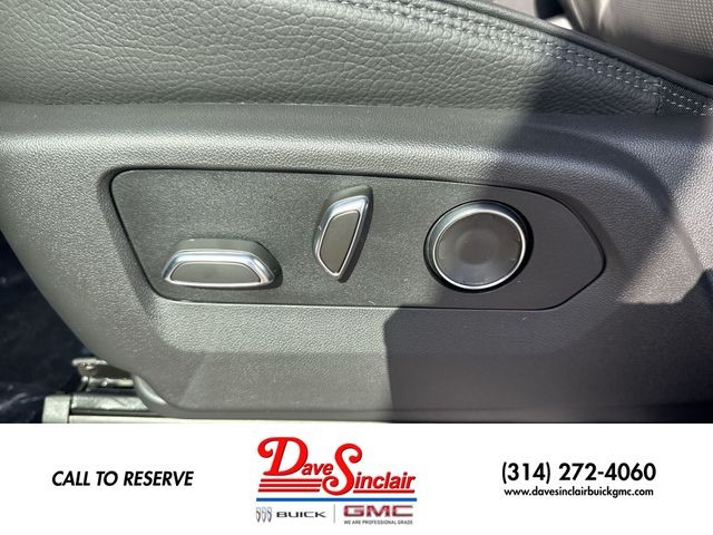 GMC Sierra 2500HD Vehicle Full-screen Gallery Image 12