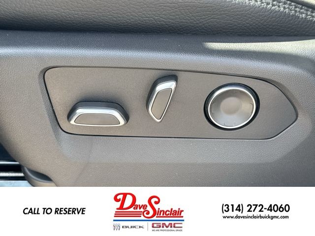 GMC Sierra 2500HD Vehicle Full-screen Gallery Image 12