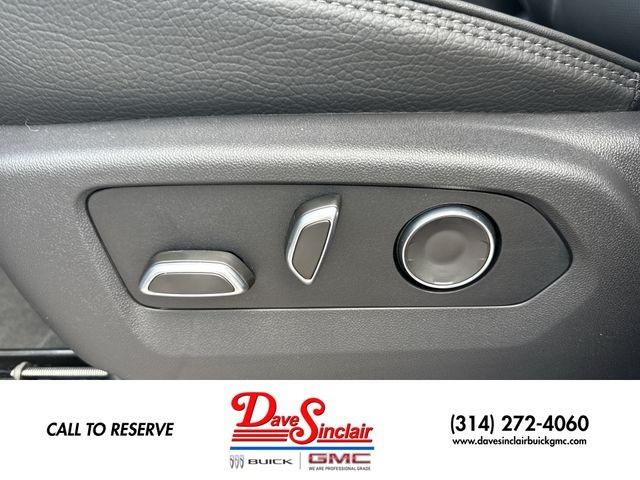 GMC Sierra 2500HD Vehicle Full-screen Gallery Image 12