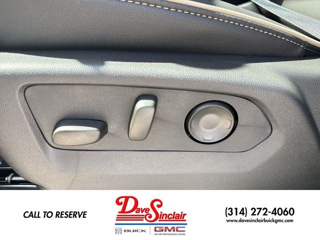GMC Yukon XL Vehicle Full-screen Gallery Image 12