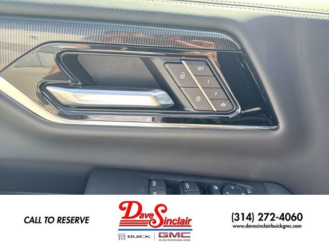 GMC Yukon XL Vehicle Full-screen Gallery Image 13