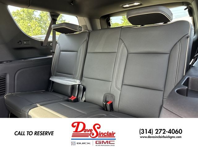 GMC Yukon XL Vehicle Full-screen Gallery Image 24