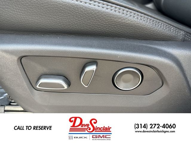 GMC Sierra 1500 Vehicle Full-screen Gallery Image 12