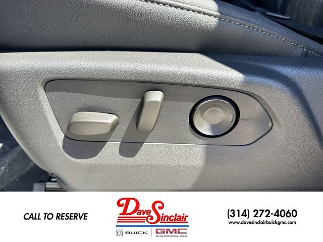 GMC Sierra 1500 Vehicle Full-screen Gallery Image 12