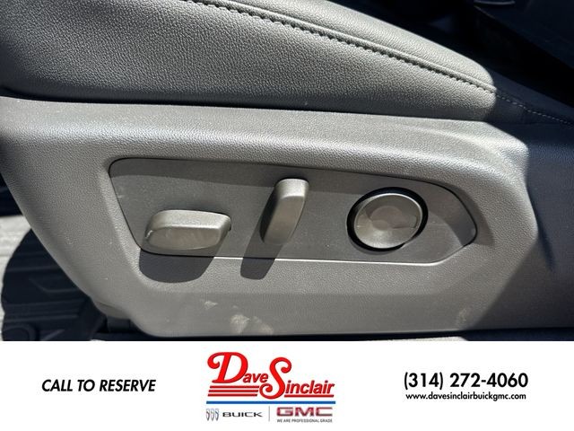 GMC Sierra 1500 Vehicle Full-screen Gallery Image 12