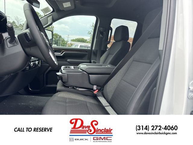 GMC Sierra 2500HD Vehicle Full-screen Gallery Image 11