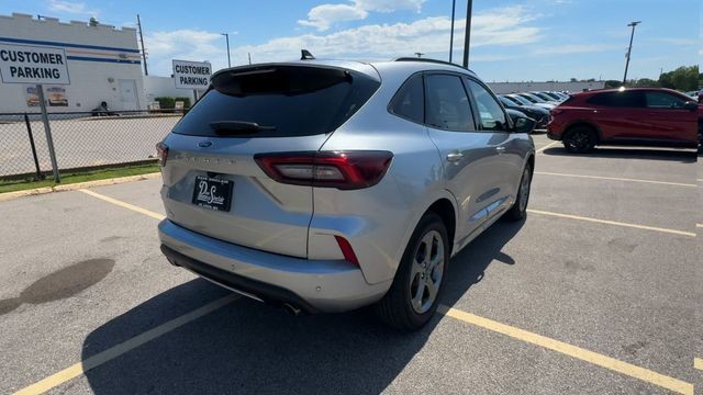 Ford Escape Vehicle Full-screen Gallery Image 10