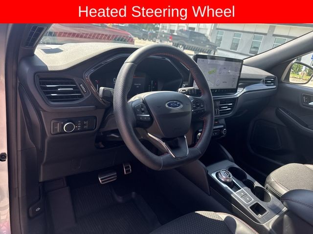 Ford Escape Vehicle Full-screen Gallery Image 13