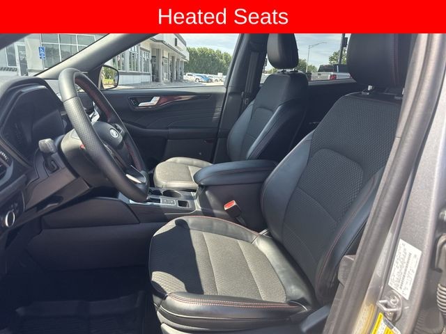 Ford Escape Vehicle Full-screen Gallery Image 23