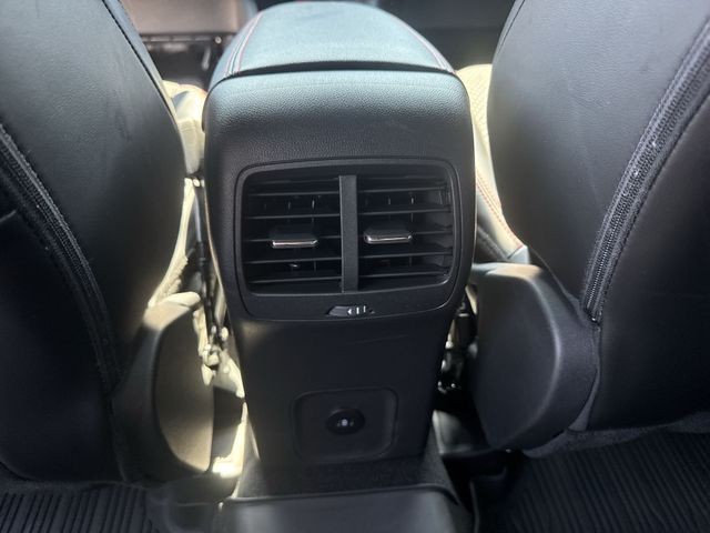 Ford Escape Vehicle Full-screen Gallery Image 25