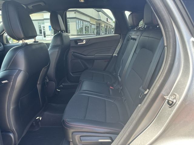 Ford Escape Vehicle Full-screen Gallery Image 28