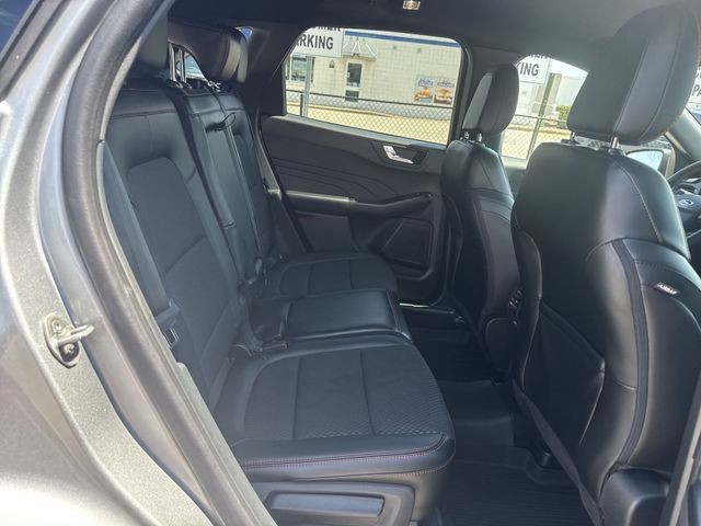 Ford Escape Vehicle Full-screen Gallery Image 30