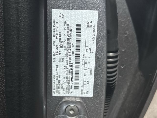 Ford Escape Vehicle Full-screen Gallery Image 37