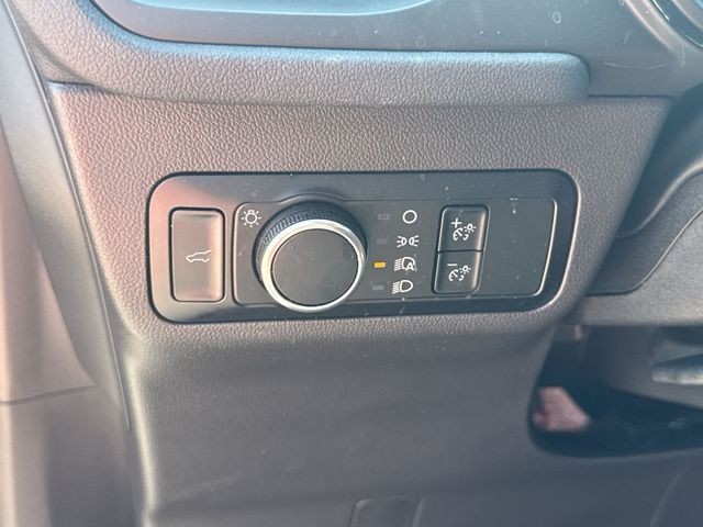 Ford Escape Vehicle Full-screen Gallery Image 38