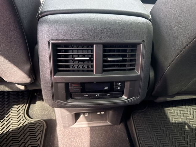 Volkswagen Atlas Vehicle Full-screen Gallery Image 25